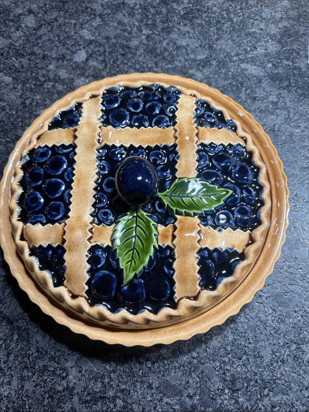 NWOT Vintage Ceramic Blue Berry Pie Dish with Leaf Accent made in Portugal